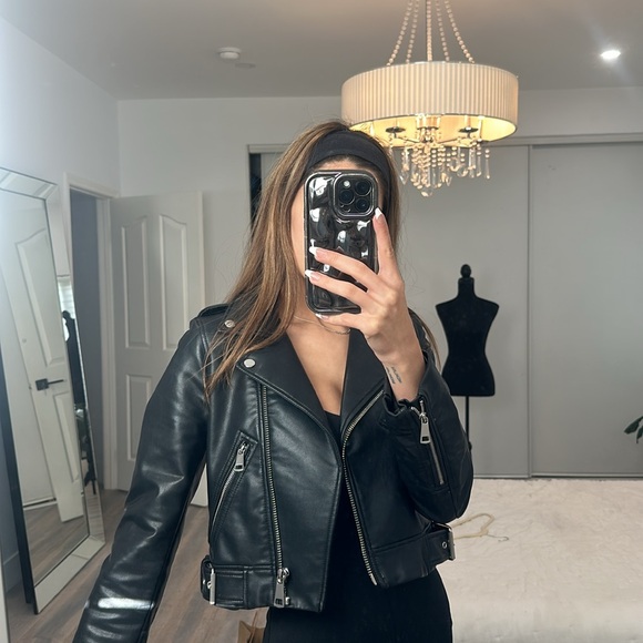 🖤 - Picture 3 of 4